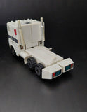 TRANSFORMERS G1 1985 ULTRA MAGNUS WHITE CAB 002