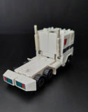TRANSFORMERS G1 1985 ULTRA MAGNUS WHITE CAB 002